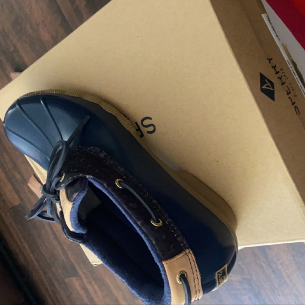 New sperry women size 10